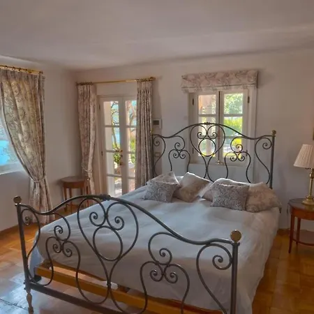 Regina Villa *