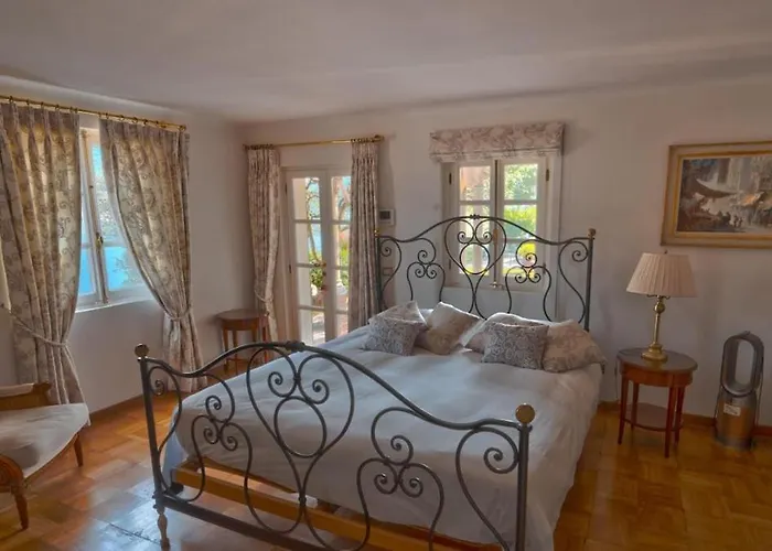 Regina Villa *